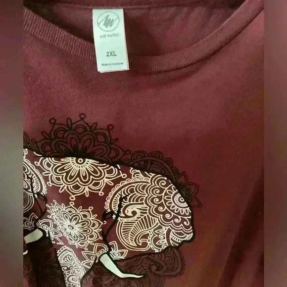 Women’s t-shirt-2x-elephant design - Picture 2 of 2